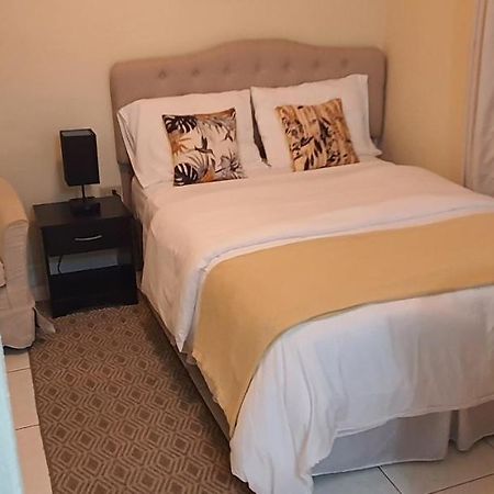 Hastings Towers 4D - Studio Apt Opp Beach Μπριτζτάουν Εξωτερικό φωτογραφία