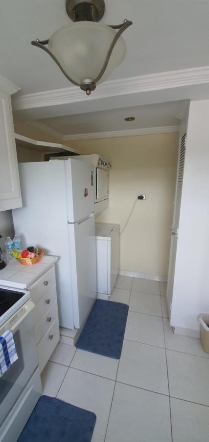 Hastings Towers 4D - Studio Apt Opp Beach Μπριτζτάουν Εξωτερικό φωτογραφία