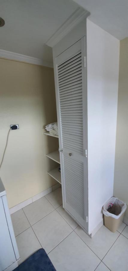 Hastings Towers 4D - Studio Apt Opp Beach Μπριτζτάουν Εξωτερικό φωτογραφία