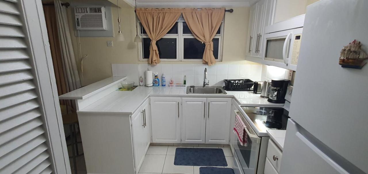 Hastings Towers 4D - Studio Apt Opp Beach Μπριτζτάουν Εξωτερικό φωτογραφία