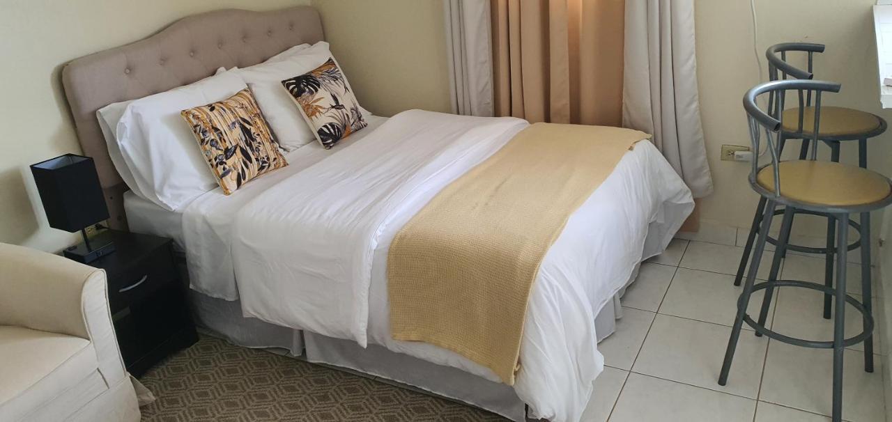 Hastings Towers 4D - Studio Apt Opp Beach Μπριτζτάουν Εξωτερικό φωτογραφία