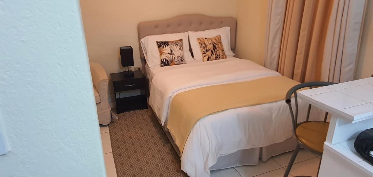 Hastings Towers 4D - Studio Apt Opp Beach Μπριτζτάουν Εξωτερικό φωτογραφία