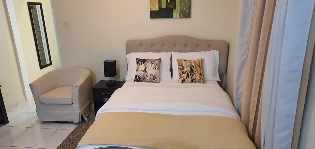 Hastings Towers 4D - Studio Apt Opp Beach Μπριτζτάουν Εξωτερικό φωτογραφία