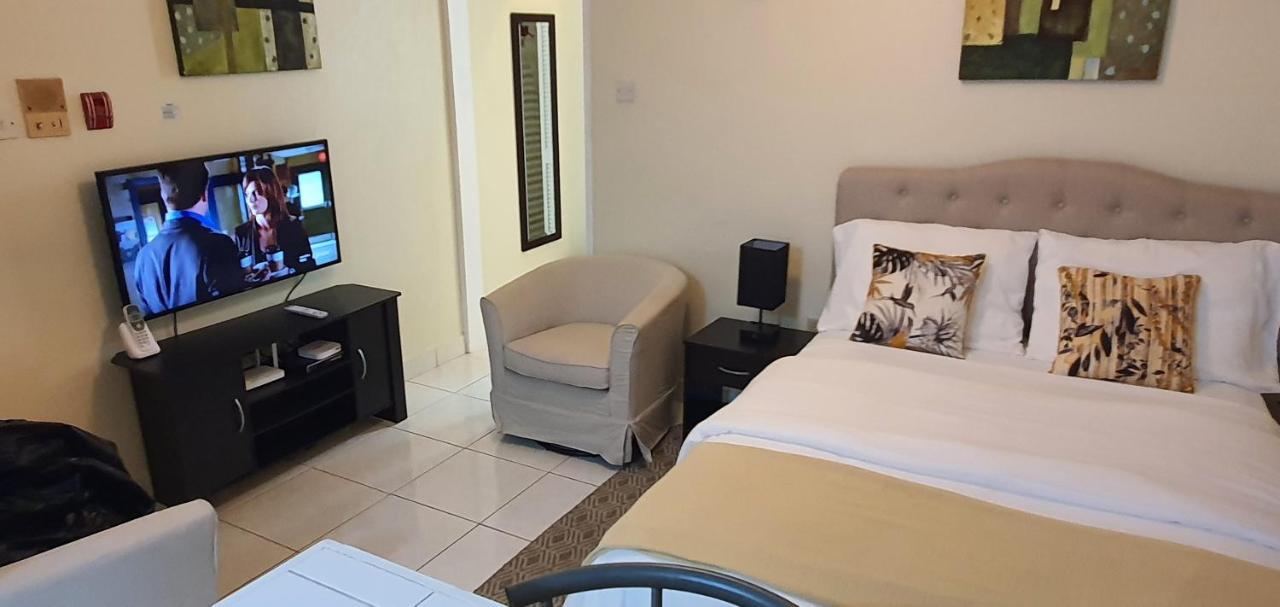 Hastings Towers 4D - Studio Apt Opp Beach Μπριτζτάουν Εξωτερικό φωτογραφία
